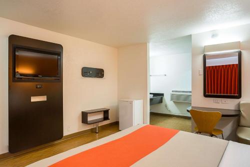 a hotel room with a bed and a tv at Motel 6-Wenatchee, WA in Wenatchee