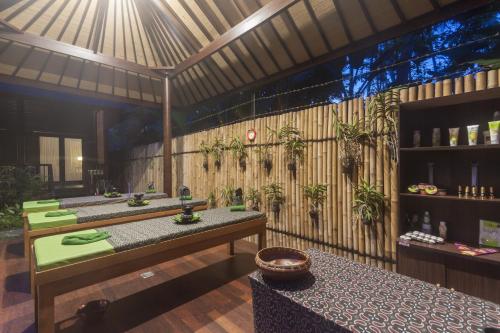 a restaurant with potted plants on the wall at Coconut Boutique Resort in Senggigi 