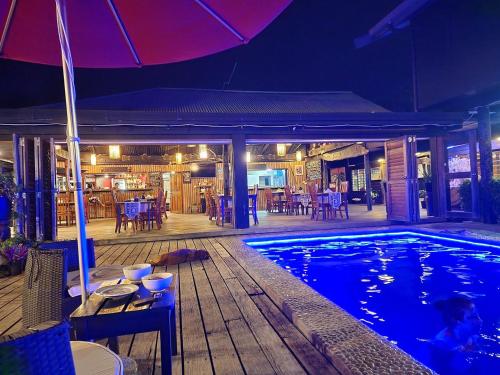 Piscina a Golden Point Resort o a prop