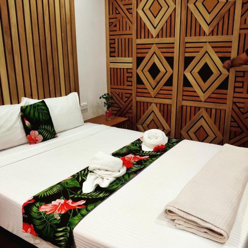 Llit o llits en una habitació de Golden Point Resort