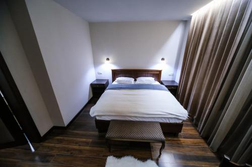 Katil atau katil-katil dalam bilik di Dvin Hotel