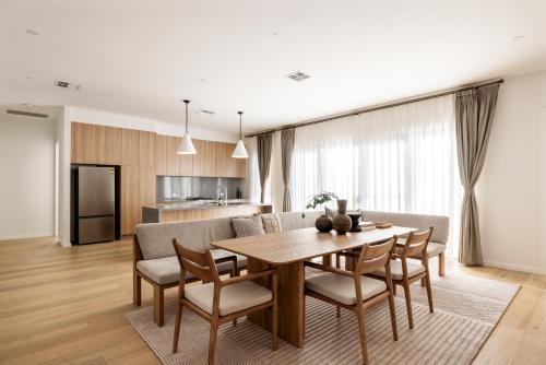 a kitchen and dining room with a table and chairs at Shining House Villa A in Tanunda