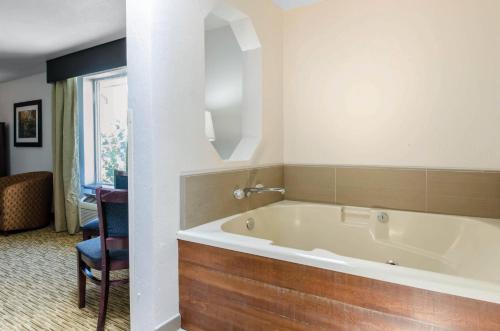 a bathroom with a large tub in a room at Comfort Inn & Suites Ashland in Ashland