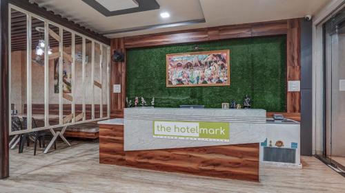 a museum with a green wall and a counter at Utkarsh Hotel & Lodging in Jāmkhed