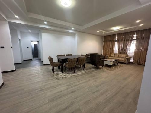 3-Bedroom Apartment Near AU