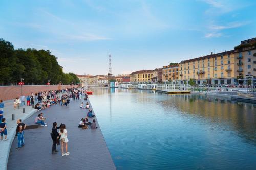Darsena Contemporary Home - Spacious 2BR a few Steps from Centre