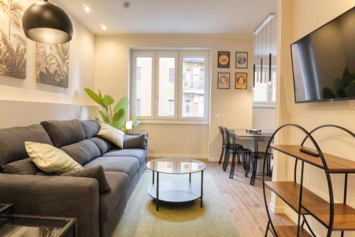 Darsena Contemporary Home - Spacious 2BR a few Steps from Centre