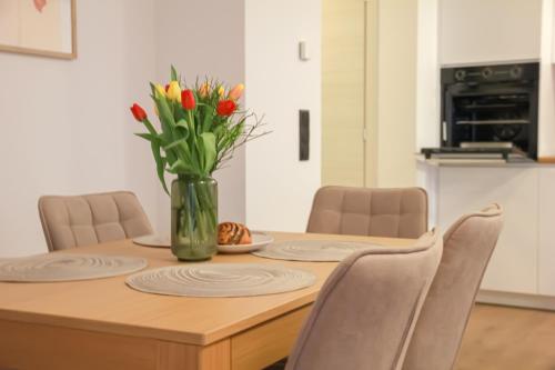 Stylish Penthouse Apartment with Free Parking