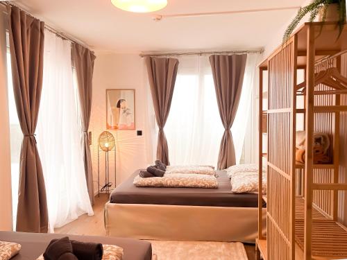 Stylish Penthouse Apartment with Free Parking