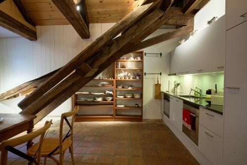 Historic Apartment Cathedral View in the Heart of Bern 4th Floor - no Lift