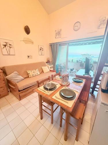 La voile bleue - 130 metres from the beach