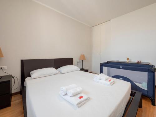 Bicocca, Free PARKING, Private Garage, Metro M5 200m, Garden, Kids & Pet Friendly