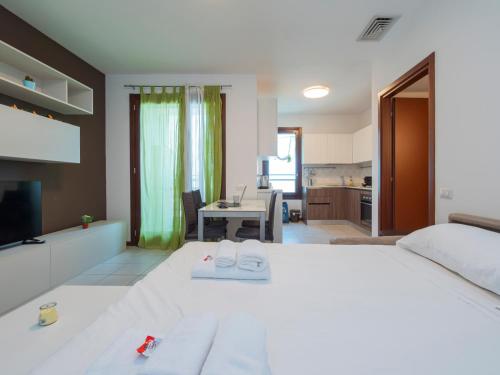 Bicocca, Free PARKING, Private Garage, Metro M5 200m, Garden, Kids & Pet Friendly