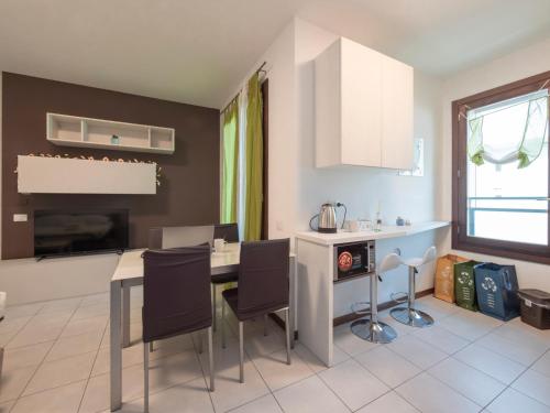 Bicocca, Free PARKING, Private Garage, Metro M5 200m, Garden, Kids & Pet Friendly