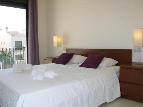 Giường trong phòng chung tại Roda Golf Resort 8007 - Resort Choice