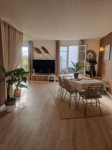 Le Bananier, Quartier La Chaume avec jardin, plage à 1km, 4 à 5 pers