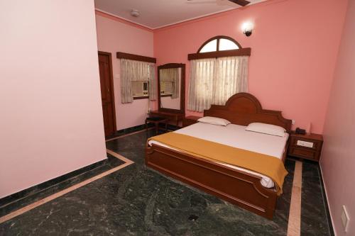 A bed or beds in a room at Lloyds Serviced Apartments,Krishna Street,T Nagar