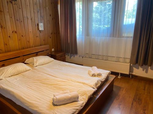 a bedroom with a bed with two towels on it at Katarino Villa Nature Escape in Razlog