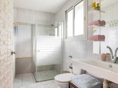 a bathroom with a shower and a toilet and a sink at Cute apartment hagoshrim in HaGoshrim