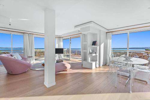 REF 2033 - Cannes - Sumptuous penthouse with sea view for rent