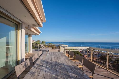 REF 2033 - Cannes - Sumptuous penthouse with sea view for rent
