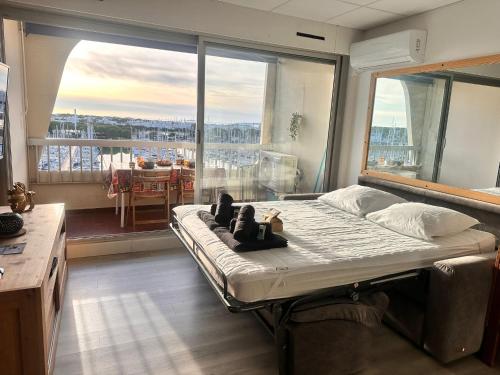 Studio avec terrasse et parking vue Port Camargue