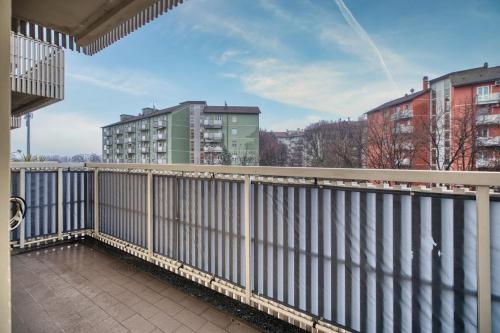 Modern Apartment - 7 min to Linate