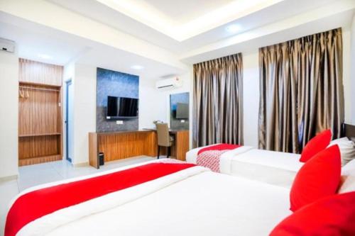 a hotel room with two beds and a television at HP Hope Hotel in Johor Bahru