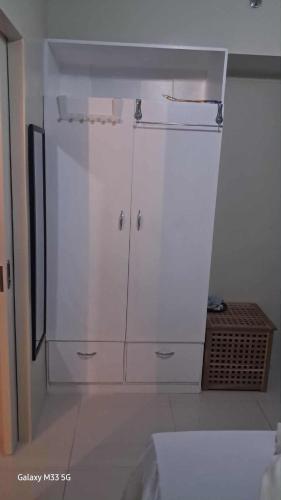 a kitchen with white cabinets in a room at Sandstone Unit Brenthill Condo in Baguio