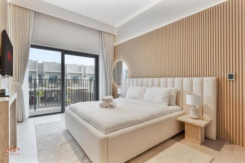 Spacious 4 Bed Villa with Private Pool and Meydan