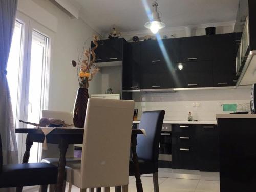 Beach House Deluxe 2-Bedroom apartment Aghia Triada