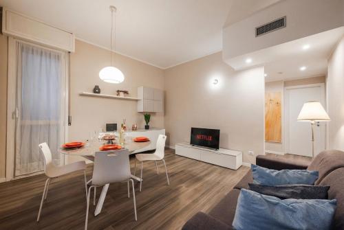 Modern Three Room Apartment Near the Metro AC - Wifi
