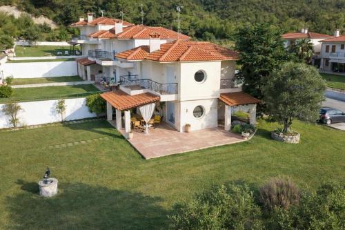 Olive Horizon Villa by Granari Rentals
