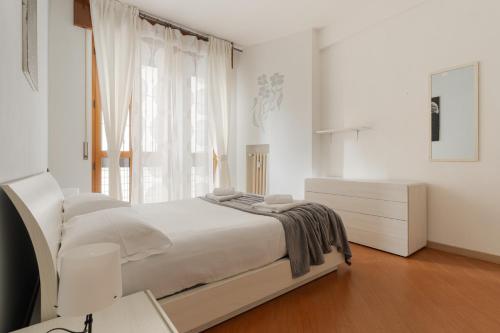 GuestHost - Milano De Angeli Elegant Apartment