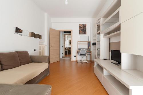GuestHost - Milano De Angeli Elegant Apartment