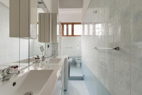 GuestHost - Milano De Angeli Elegant Apartment
