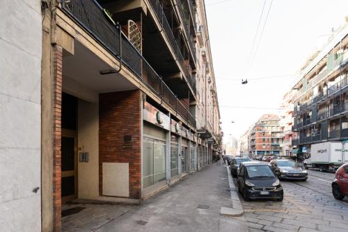GuestHost - Milano De Angeli Elegant Apartment