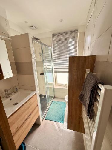 Modern Bright 2 bedroom Apartment Paris 17