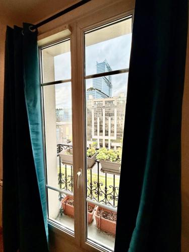Modern Bright 2 bedroom Apartment Paris 17