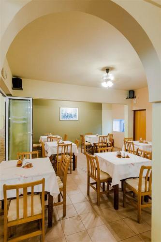 Restoran atau tempat lain untuk makan di Esmeralda Hotel