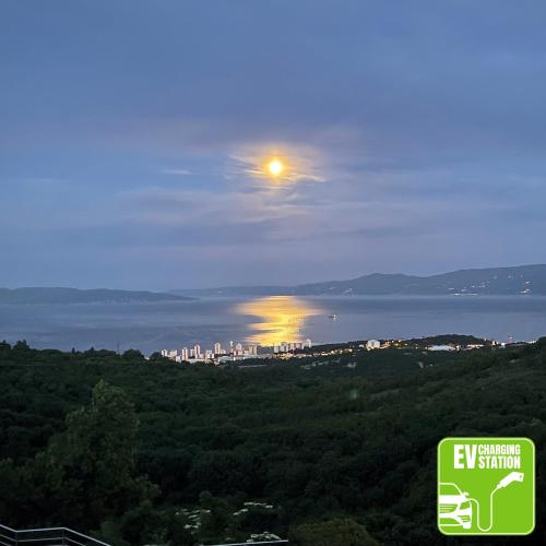 Foto TERRA MAGICA DELUXE Apartment Or Room with Free Parking, Terrace and Sea View 1