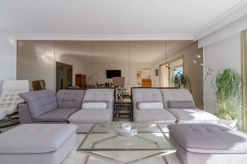 104 sqm Sea-View Apartment Cannes
