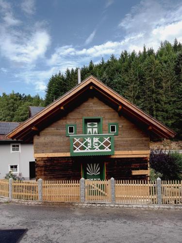 a wooden building with a fence in front of it at Altes Zollhaus in Neukirchen