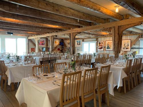 Restaurant o un lloc per menjar a Skjerjehamn
