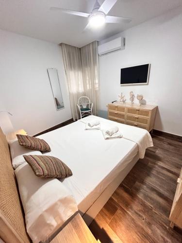 a hotel room with two beds and a television at Dúplex Empul Brisa Marina in Los Caños de Meca