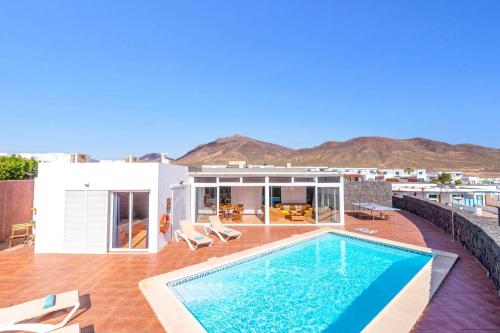 Villa Papagayo Faro by Villa Plus