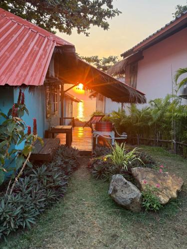 Jardí fora de Blue Sky Resort