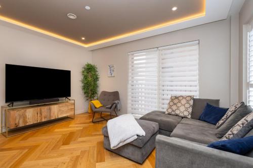 a living room with a couch and a flat screen tv at 20 Kings Hudson Quarter - Free Parking - Central in York