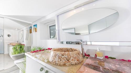 a bathroom with a sink and a mirror at Zinas Villas in Fanari