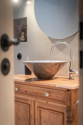 a bathroom counter with a sink and a mirror at tobel 1853 apartments in Leutkirch im Allgäu